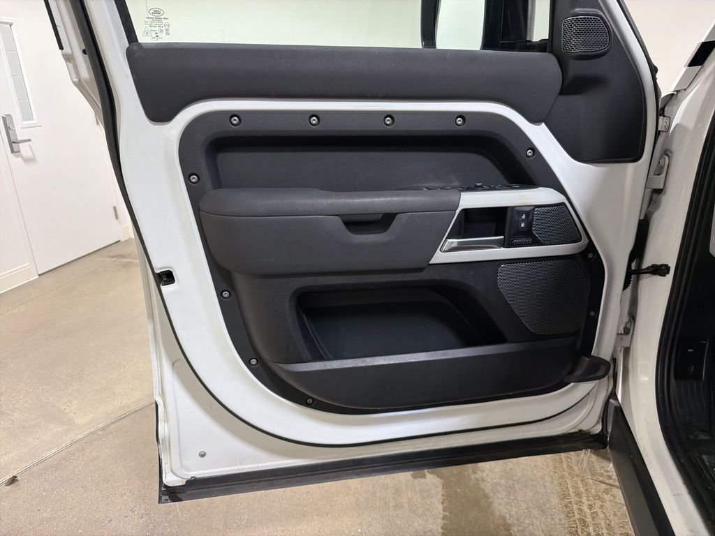 2022 Land Rover Defender X-Dynamic SE - Photo 9