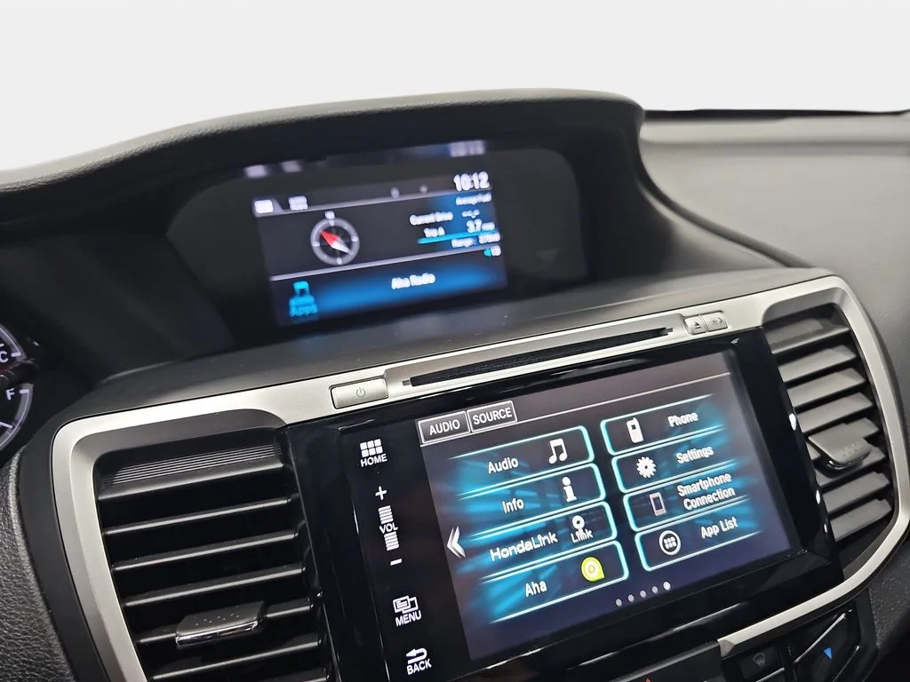 Used 2017  Honda EX-L image 22
