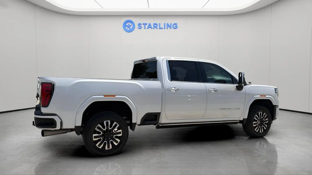 Used 2024 White Frost Tricoat GMC Denali Ultimate image 10