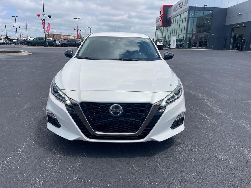 Used 2021 White Nissan 2.5 SR image 8