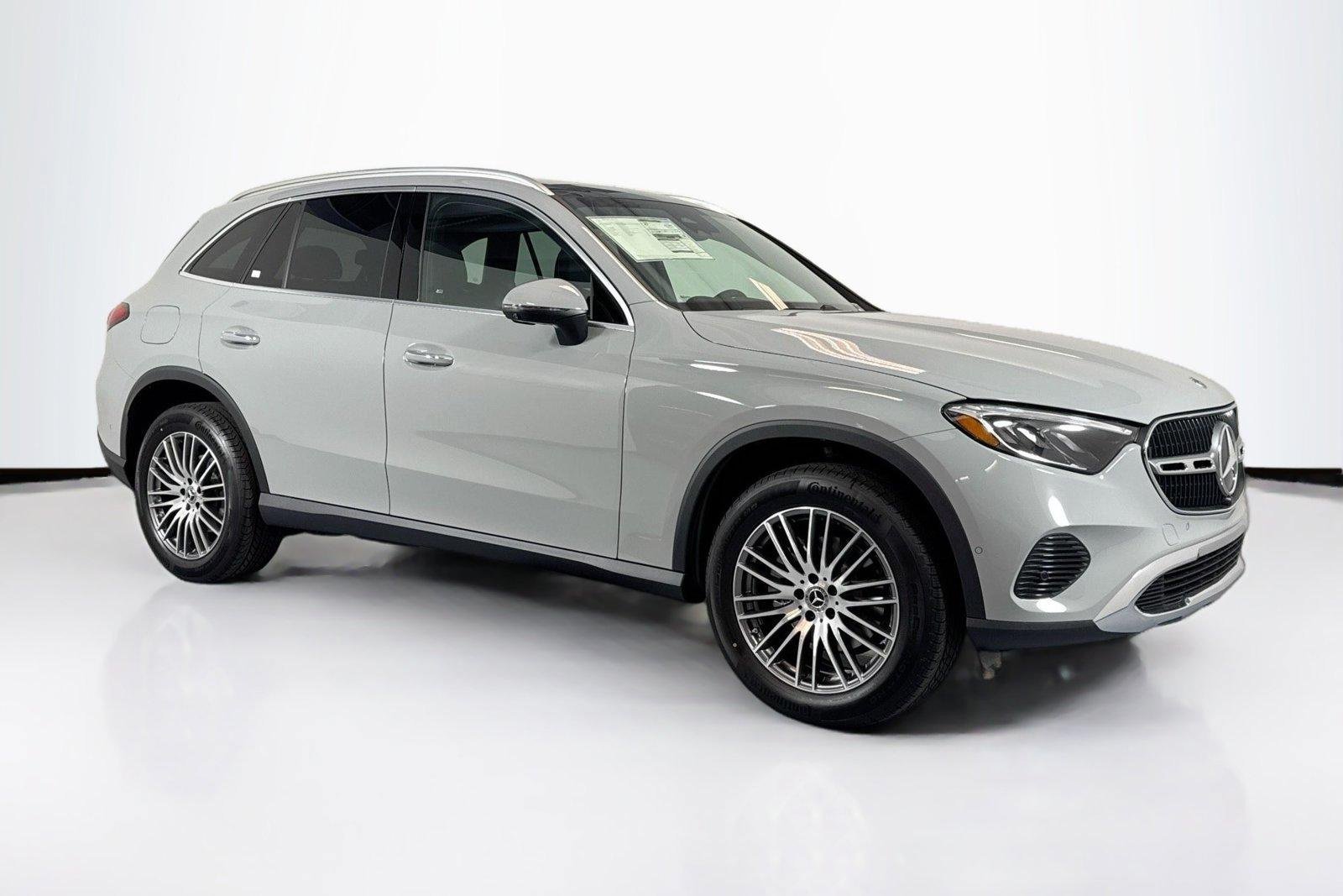 New 2026 Manufaktur Alpine Grey Mercedes-Benz GLC 300 image 3