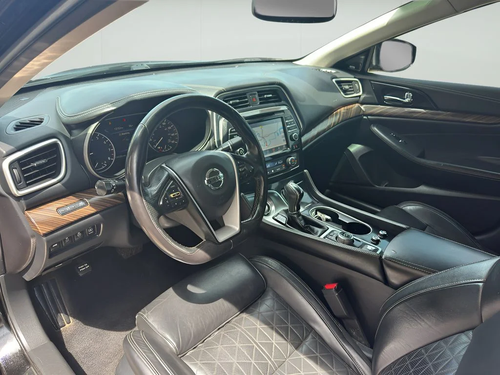 Used 2017 Super Black Nissan Platinum image 2
