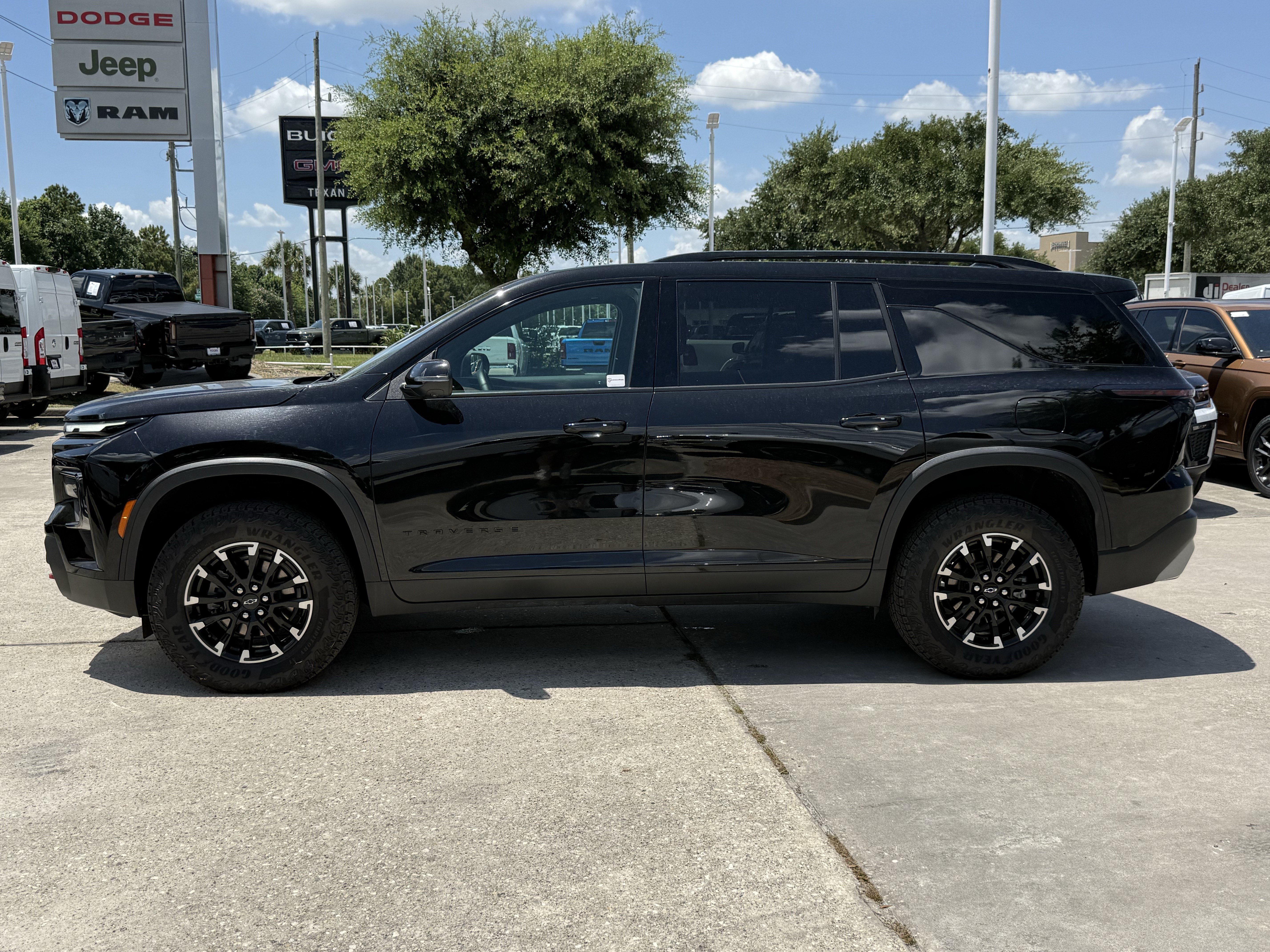 Used 2025 Mosaic Black Metallic Chevrolet AWD Z71 image 7