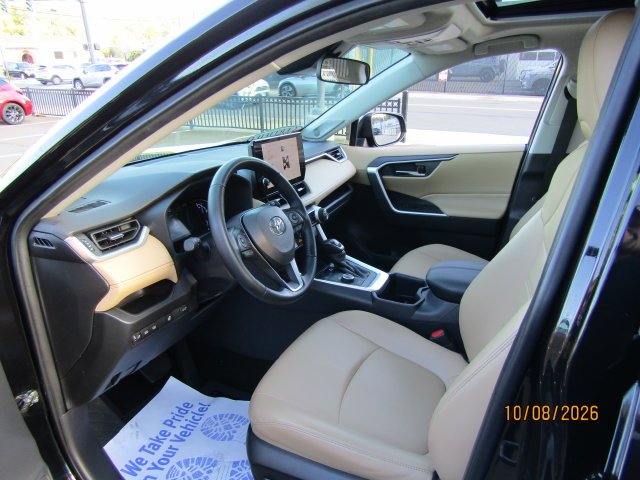 Used 2025 Midnight Black Metallic Toyota XLE Premium image 18