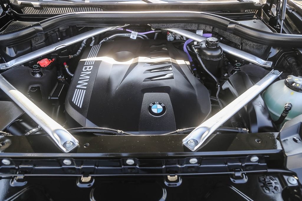 Used 2025 Carbon Black Metallic BMW xDrive40i image 22