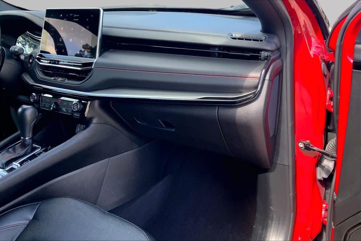 Used 2024 Red Hot Pearlcoat Jeep Trailhawk image 18