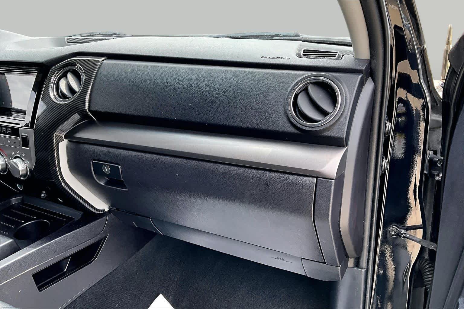 Used 2016 Black Toyota SR5 image 17