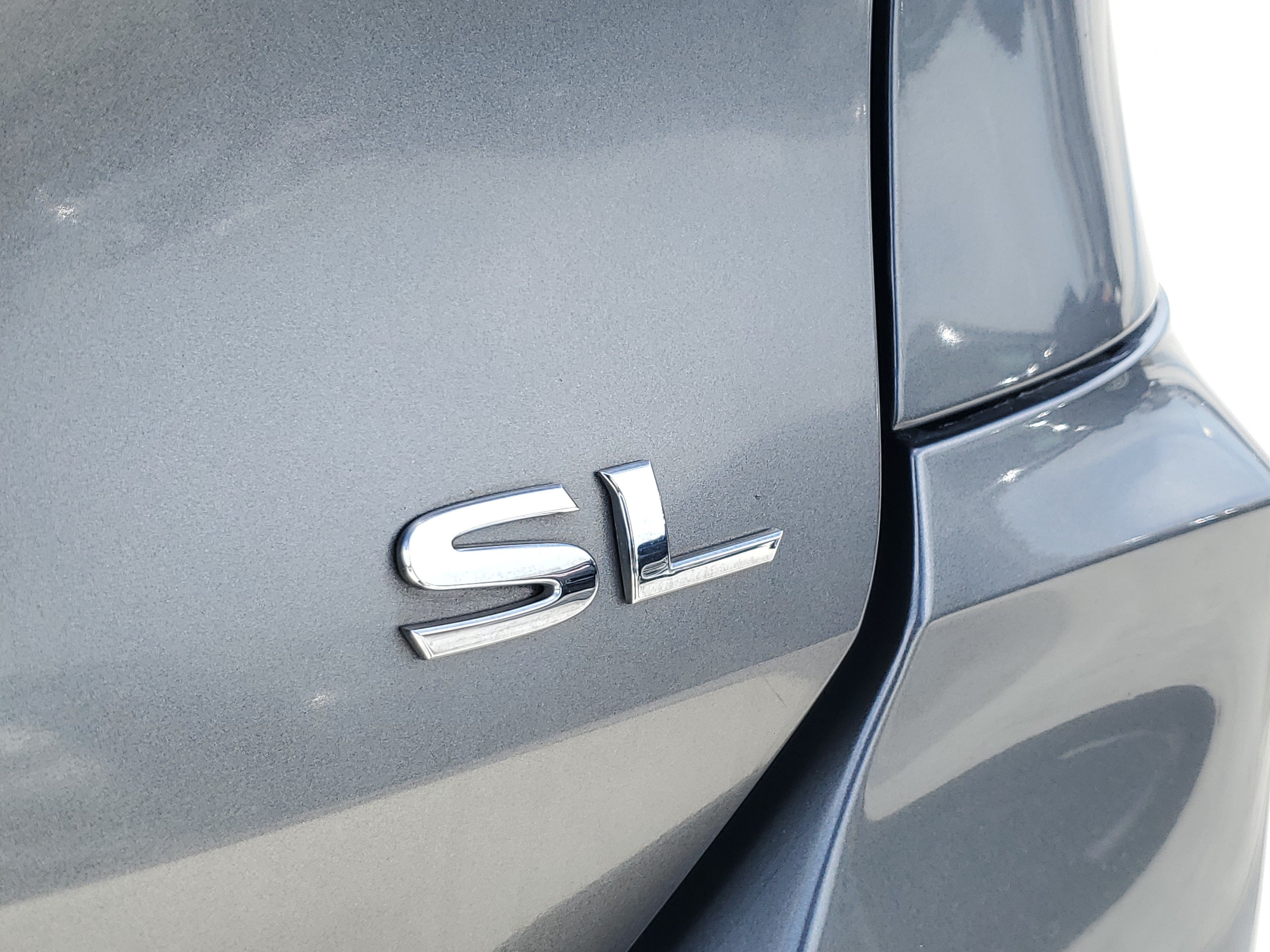 Used 2018 Gun Metallic Nissan SL image 8