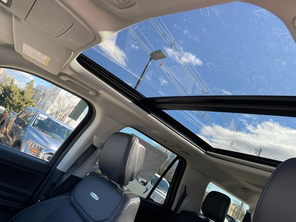 New 2026 Star White Metallic Tri-Coat Ford MAX Platinum® image 23