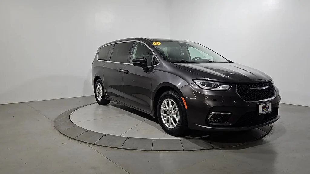 Used 2023 Gray Chrysler Touring L image 8