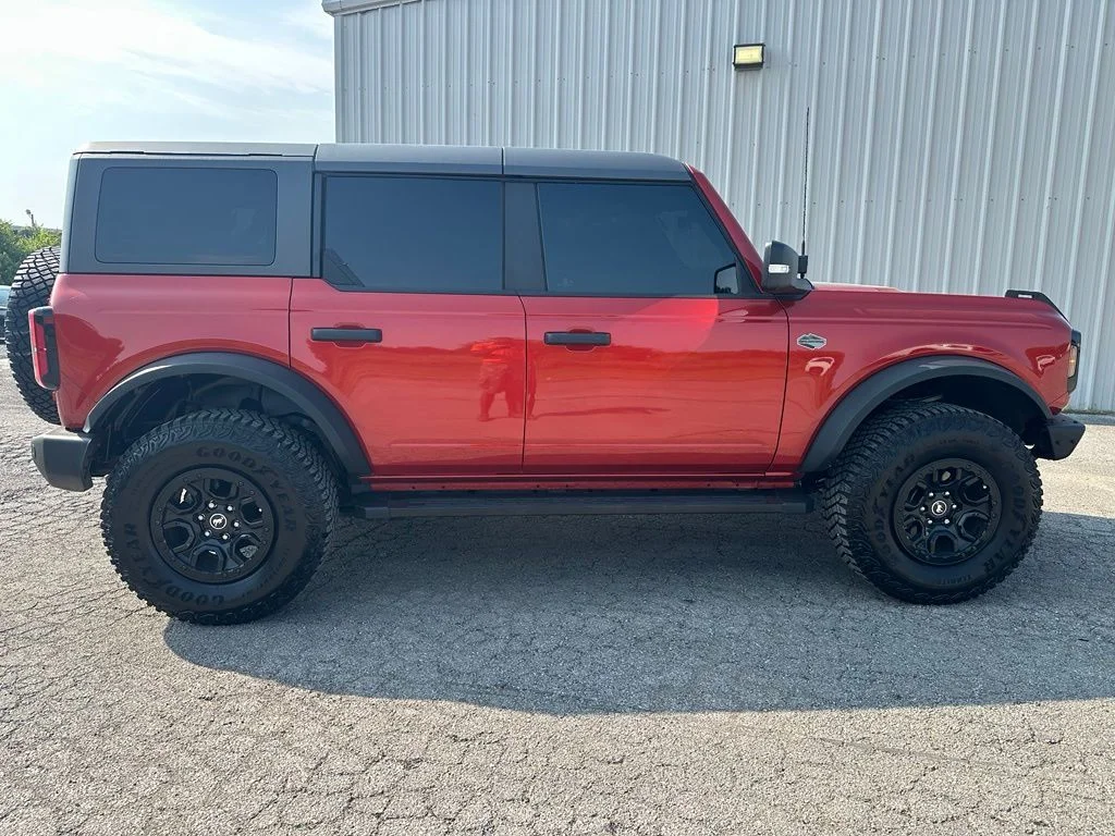 Used 2022 Red Ford Wildtrak image 4