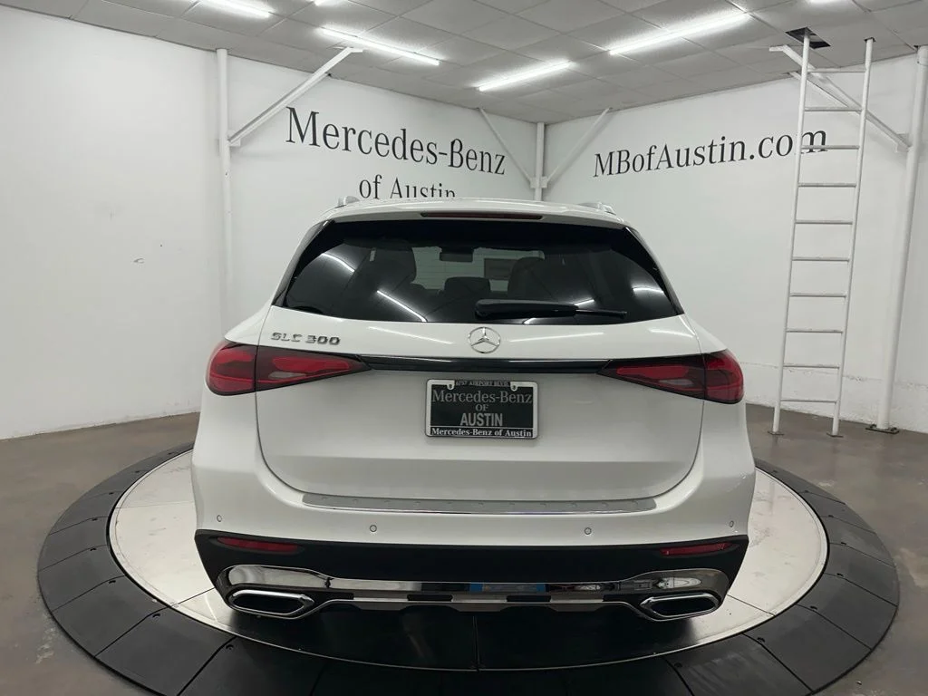 New 2027 White Mercedes-Benz GLC 300 image 6