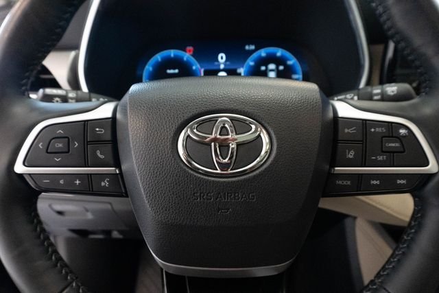 Used 2024  Toyota Platinum image 18