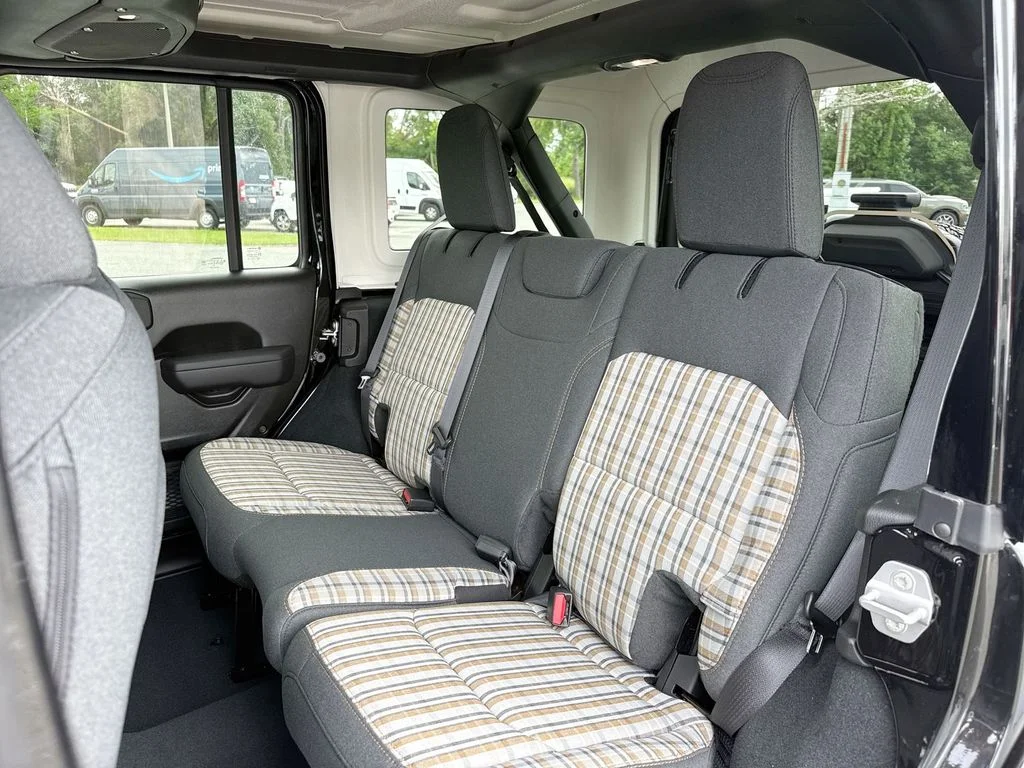 New 2026 Black Clear-Coat Exterior Paint Jeep  image 27