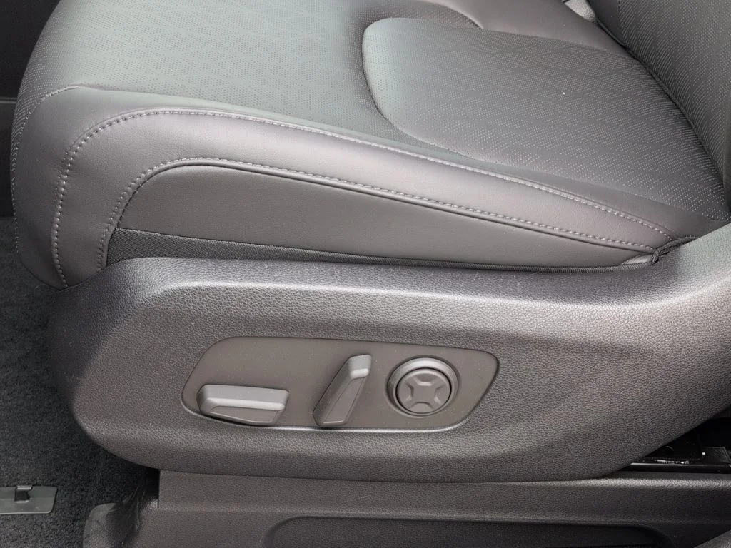 2025 Kia Carnival EX - Photo 11