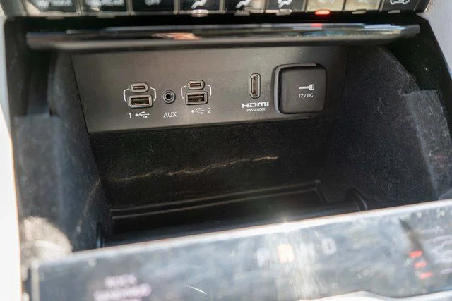 Used 2022 Black Jeep Overland image 33
