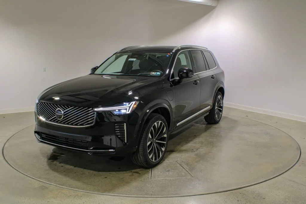 New 2026 Onyx Black Metallic Volvo T8 Ultra image 1