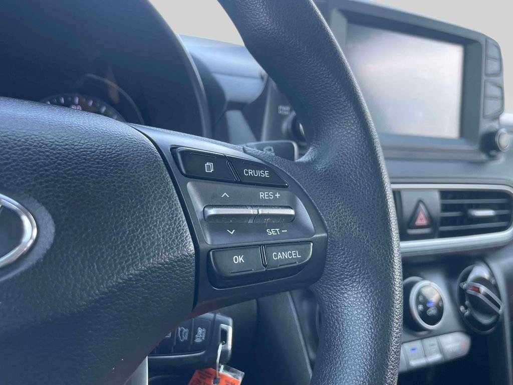 Used 2020 Silver Hyundai SE image 21