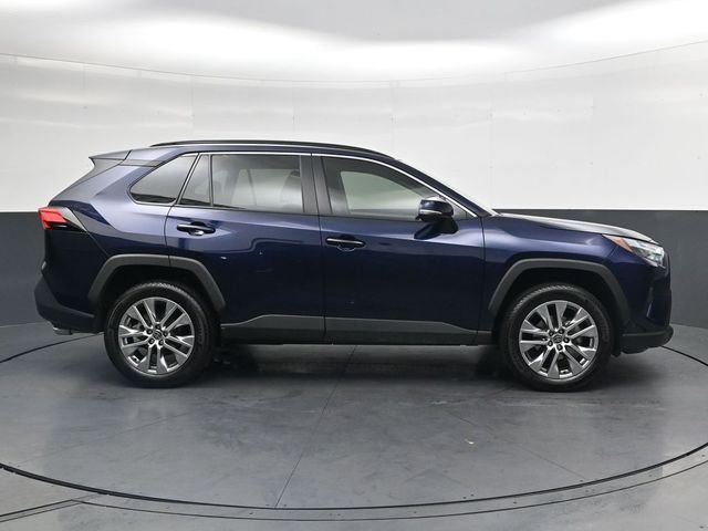 Used 2024  Toyota XLE Premium image 3