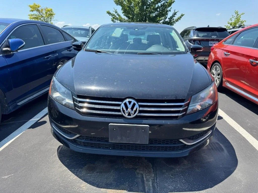 Used 2013 Black Volkswagen 2.5 SE image 2