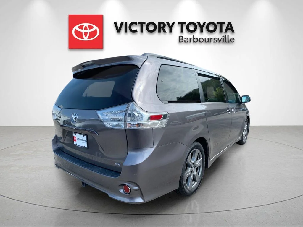 Used 2018 Gray Toyota SE Premium image 7