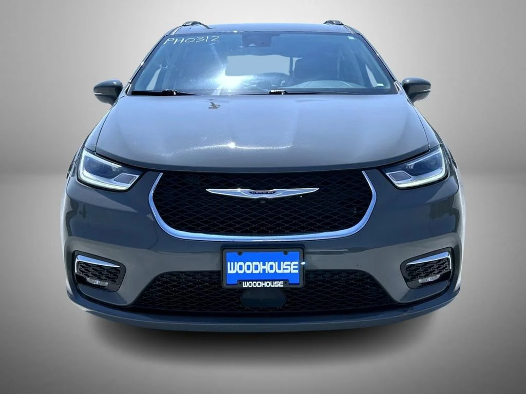 Used 2022 White Chrysler Touring L image 2