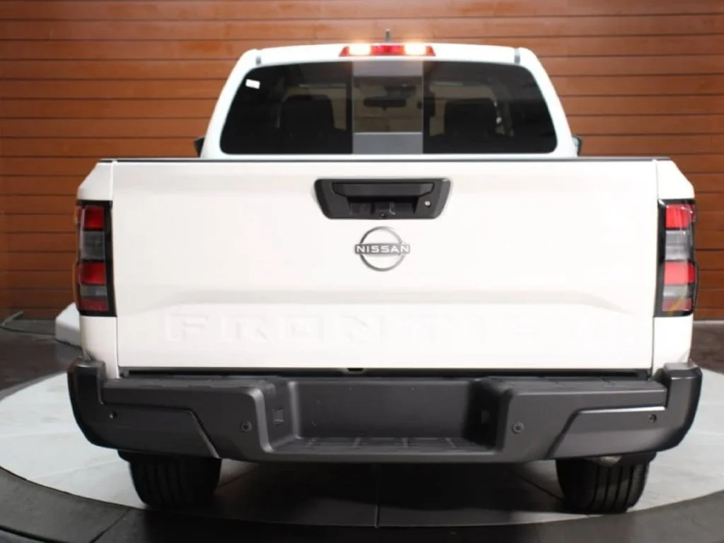 New 2027 Glacier White Nissan King Cab® S image 3