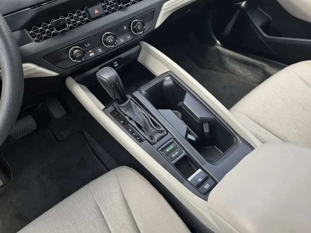 Used 2023 Platinum White Pearl Honda LX image 17