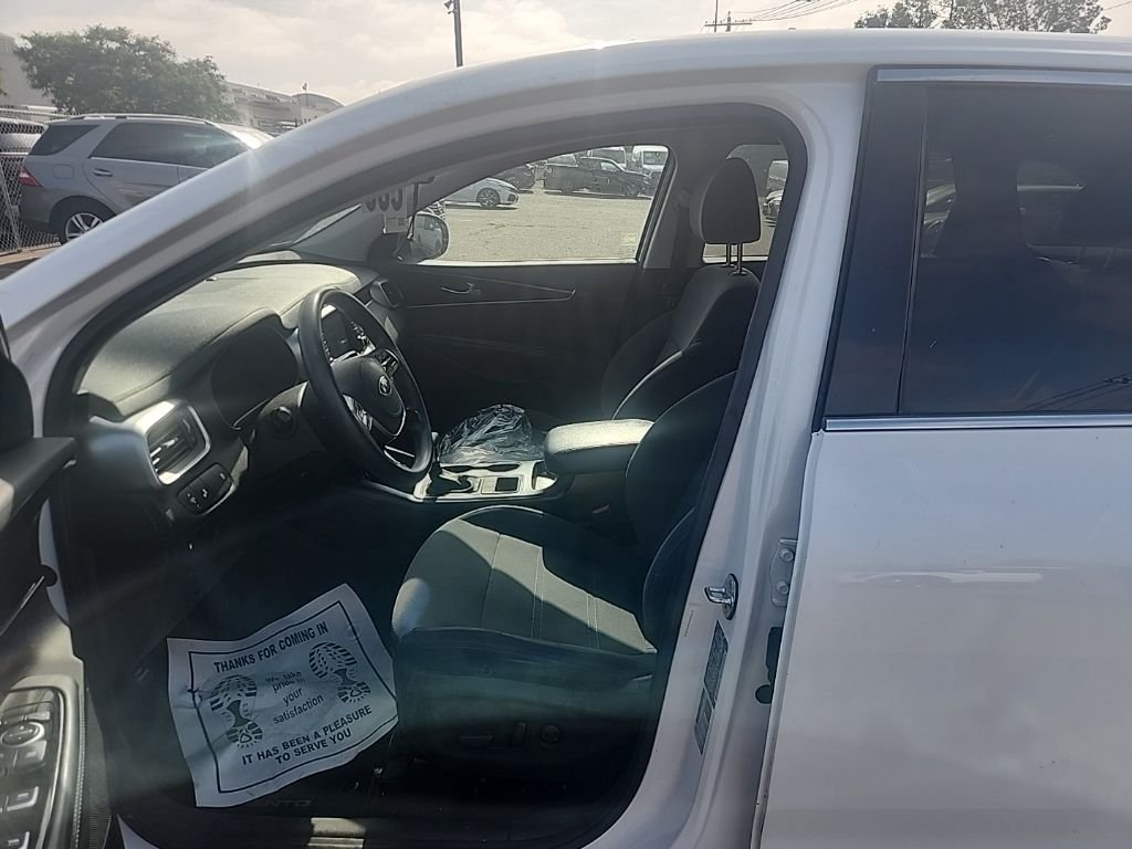 Used 2019 White Kia LX image 18