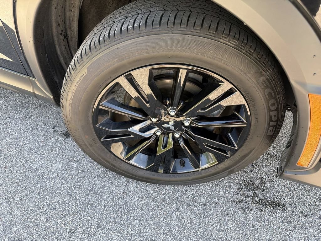 Used 2024  Mitsubishi LE image 19