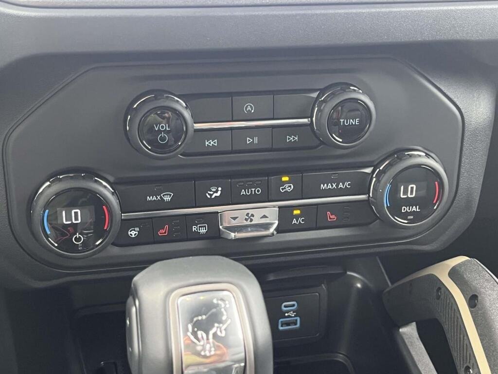 New 2025 Carbonized Gray Metallic Ford Badlands image 25