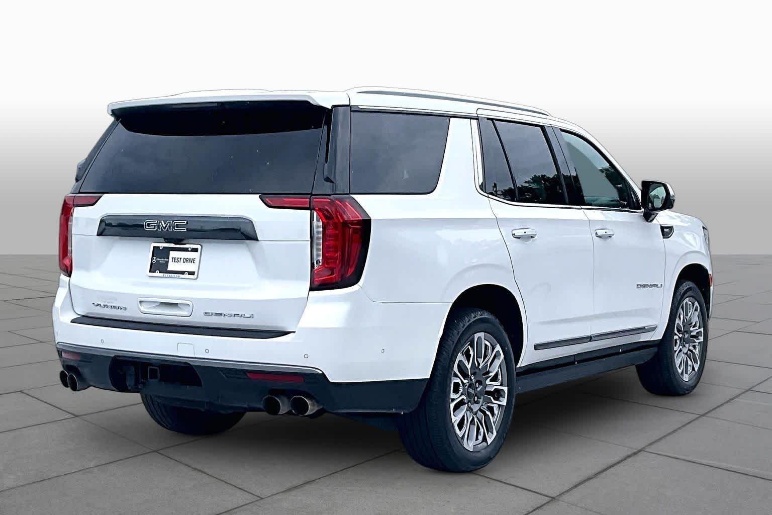 Used 2023 White Frost Tricoat GMC Denali Ultimate image 13