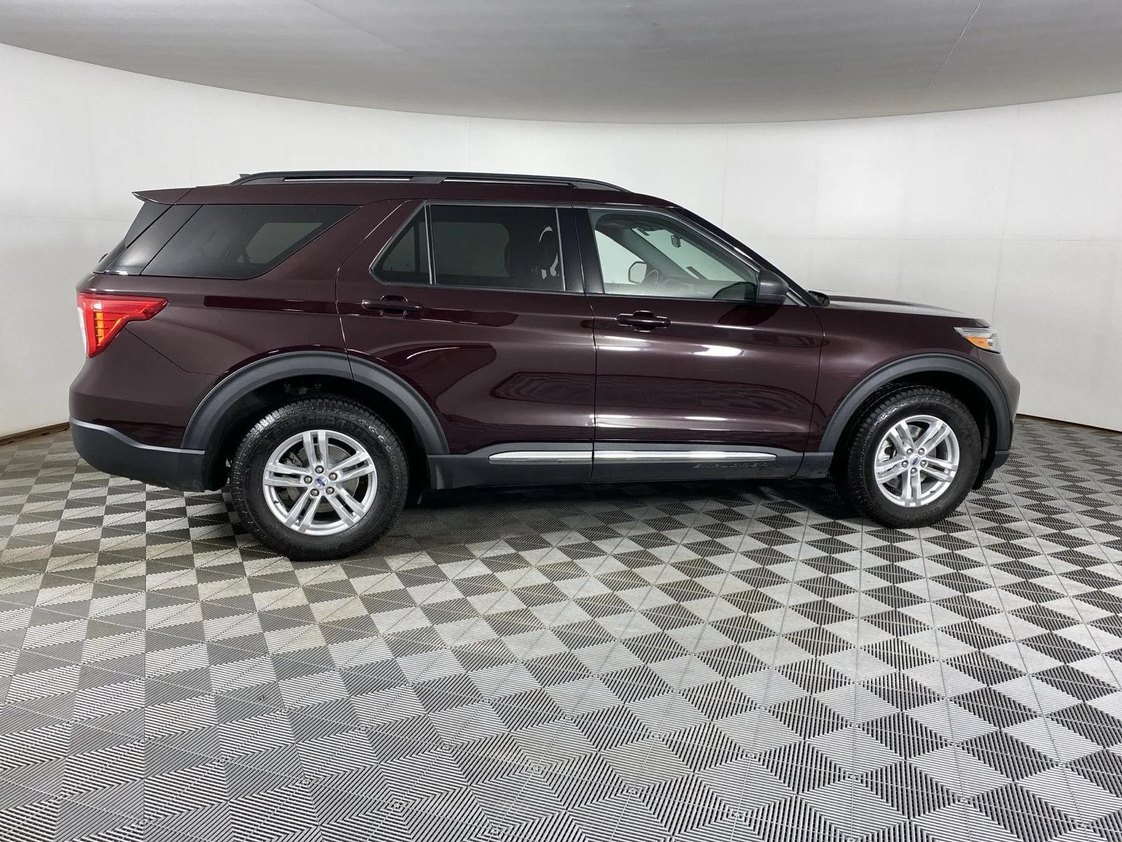 Used 2022 Jewel Red Ford XLT image 11