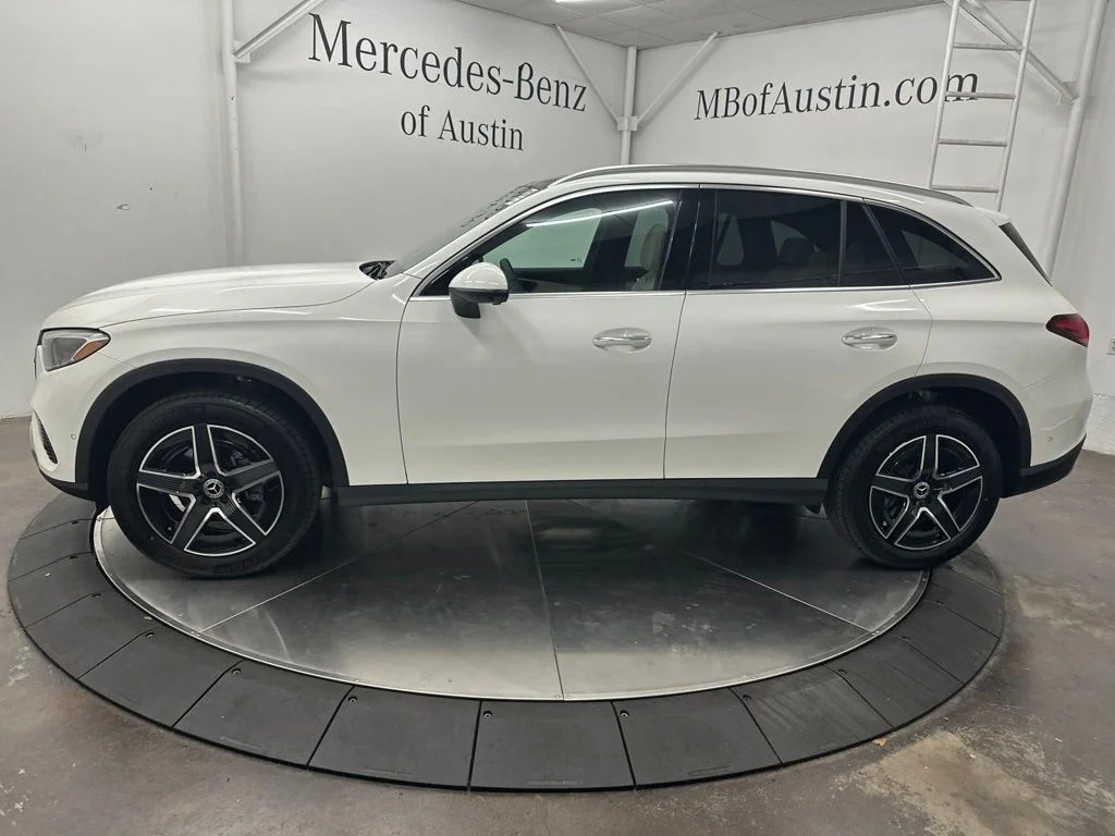 New 2027 White Mercedes-Benz GLC 300 image 4