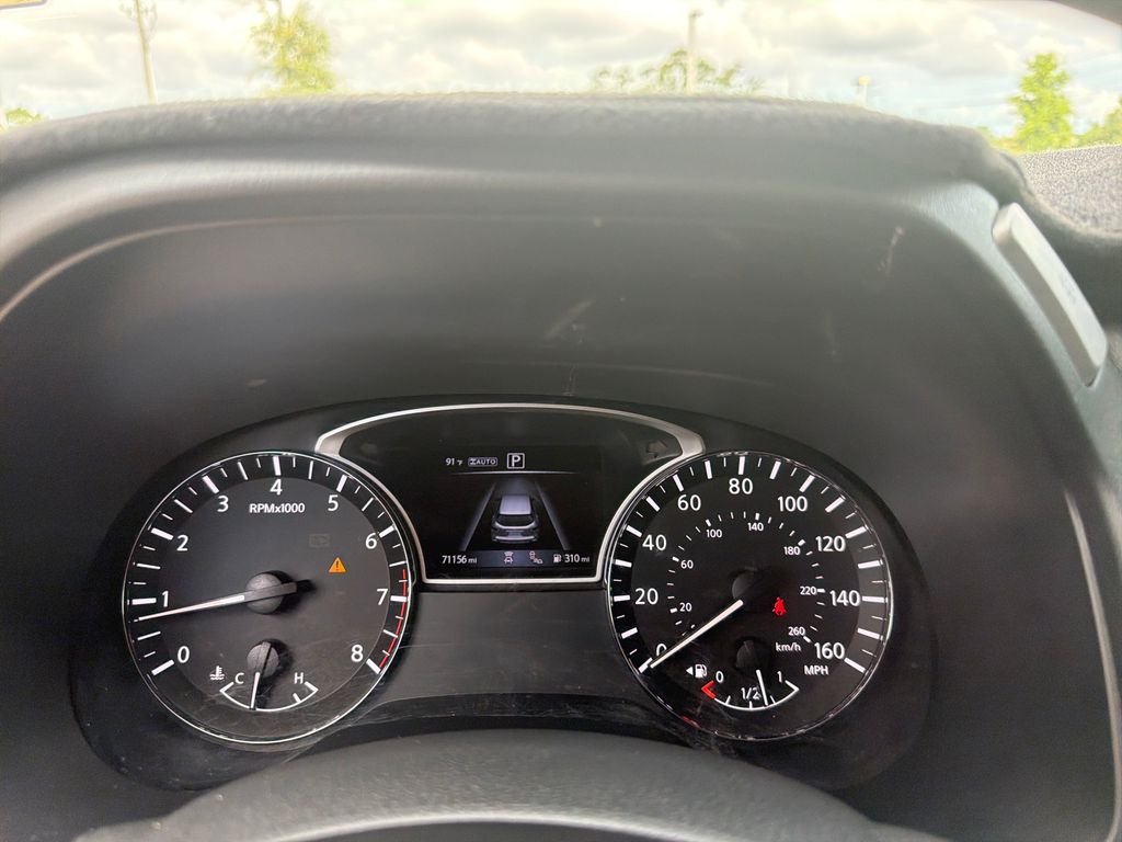Used 2020 Silver Nissan SL image 34