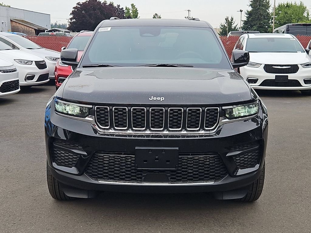 New 2026 Diamond Black Crystal Pearlcoat Jeep Laredo X image 2