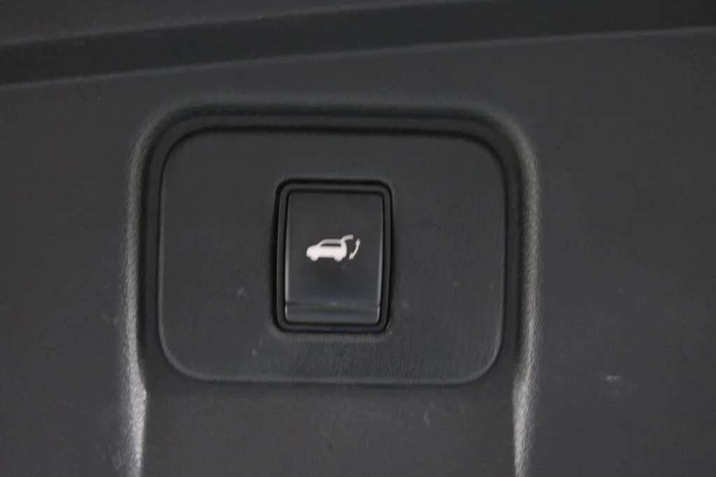 Certified Used 2020 Black Nissan Platinum image 19