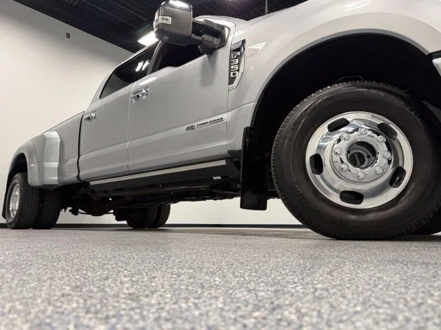 Used 2022 Silver Ford Platinum image 2