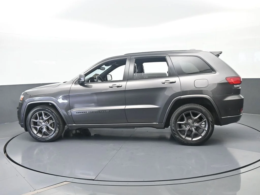 Used 2021 Granite Crystal Metallic Clearcoat Jeep Limited image 3