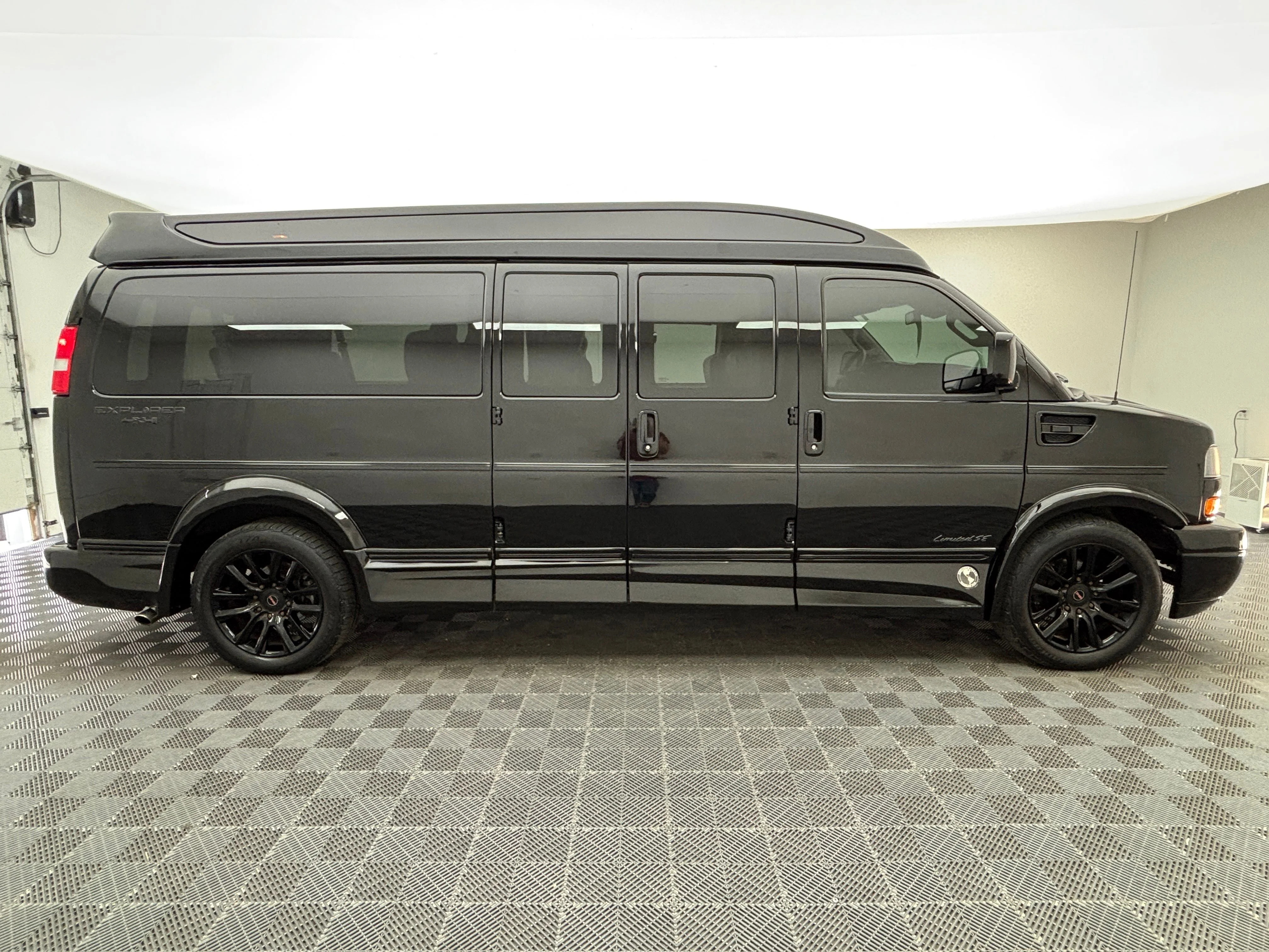 Used 2020 Onyx Black GMC Explorer Limited SE image 6