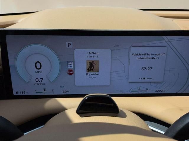 Used 2025 White Genesis 2.5T image 13