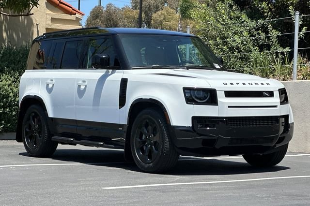 New 2026 Fuji White Land Rover X-Dynamic SE image 7