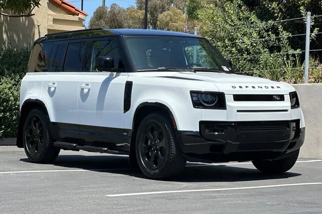 New 2026 Fuji White Land Rover X-Dynamic SE image 7