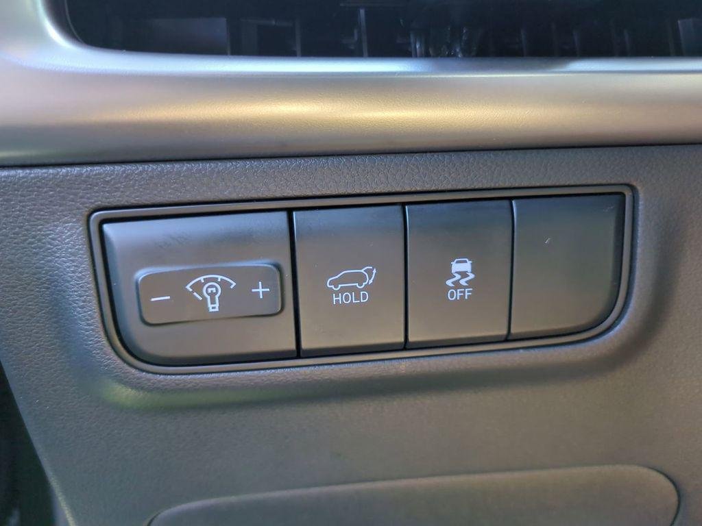 New 2026 Silver Hyundai SEL Premium FWD image 30
