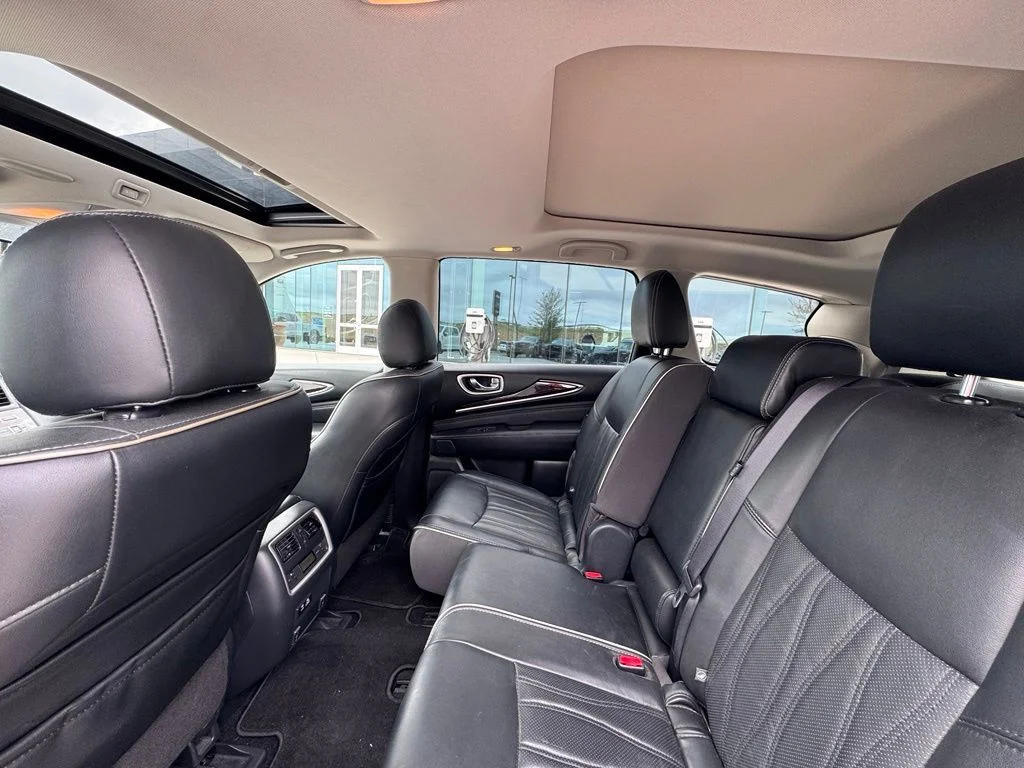Used 2020 Black INFINITI LUXE image 2