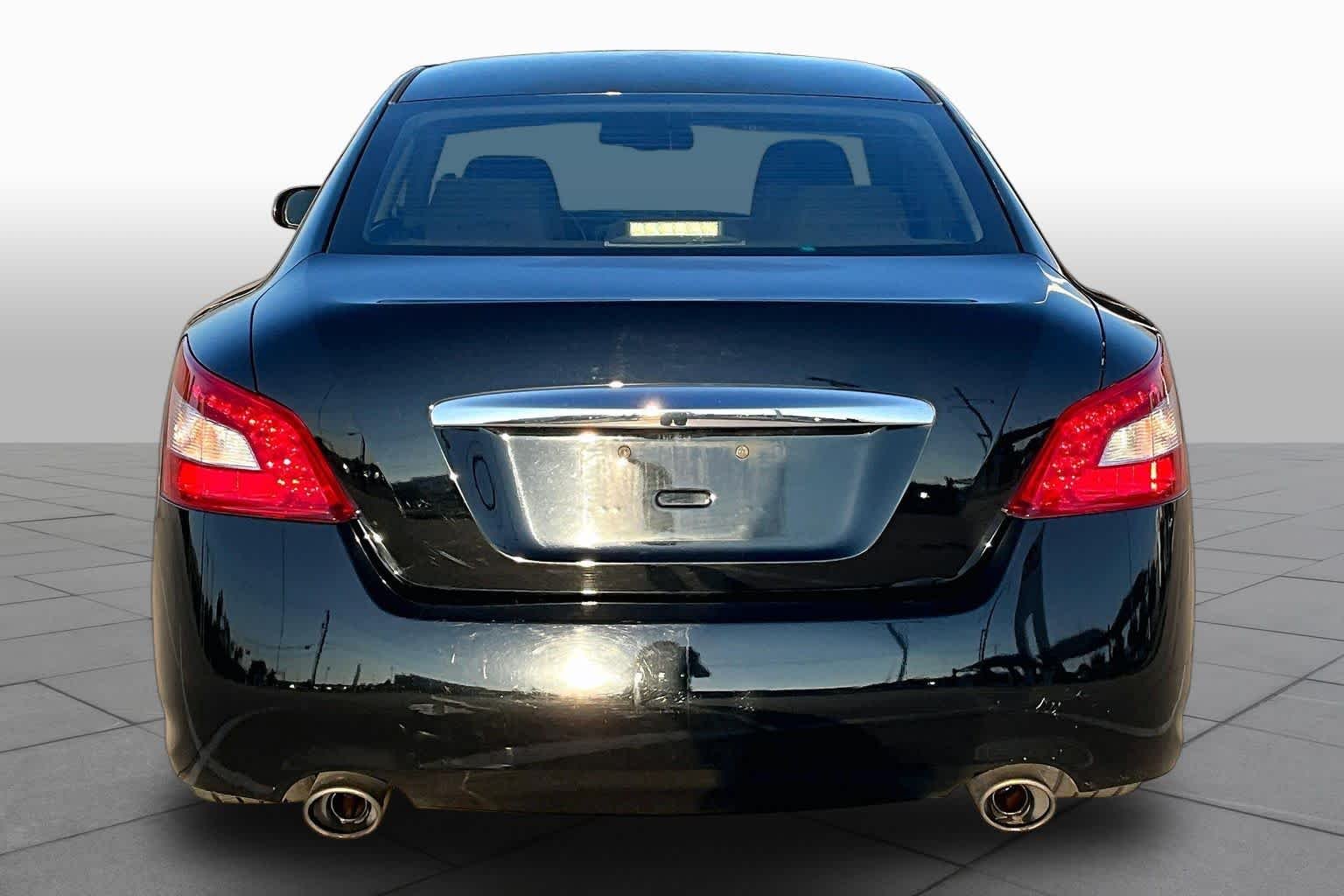 Used 2011 Super Black Nissan 3.5 S image 4