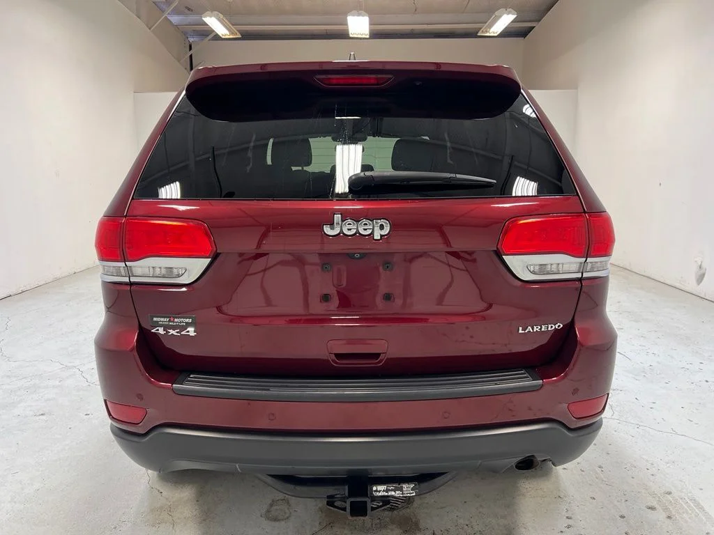 Used 2019 Red Jeep Laredo E image 9