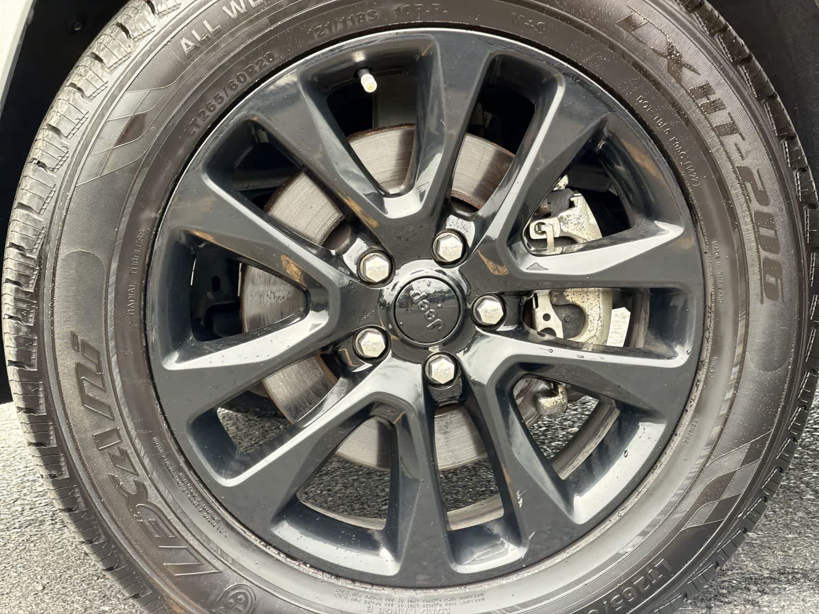 Used 2021 Billet Silver Metallic Clearcoat Jeep Laredo X image 14