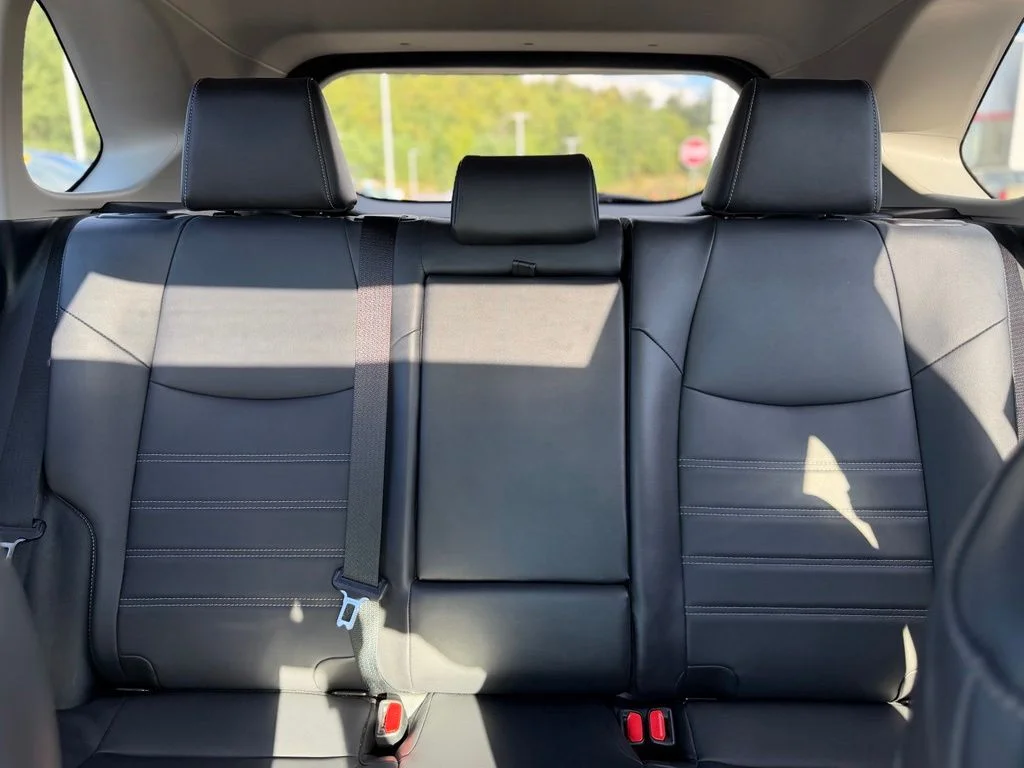 Used 2023  Toyota XLE Premium image 21