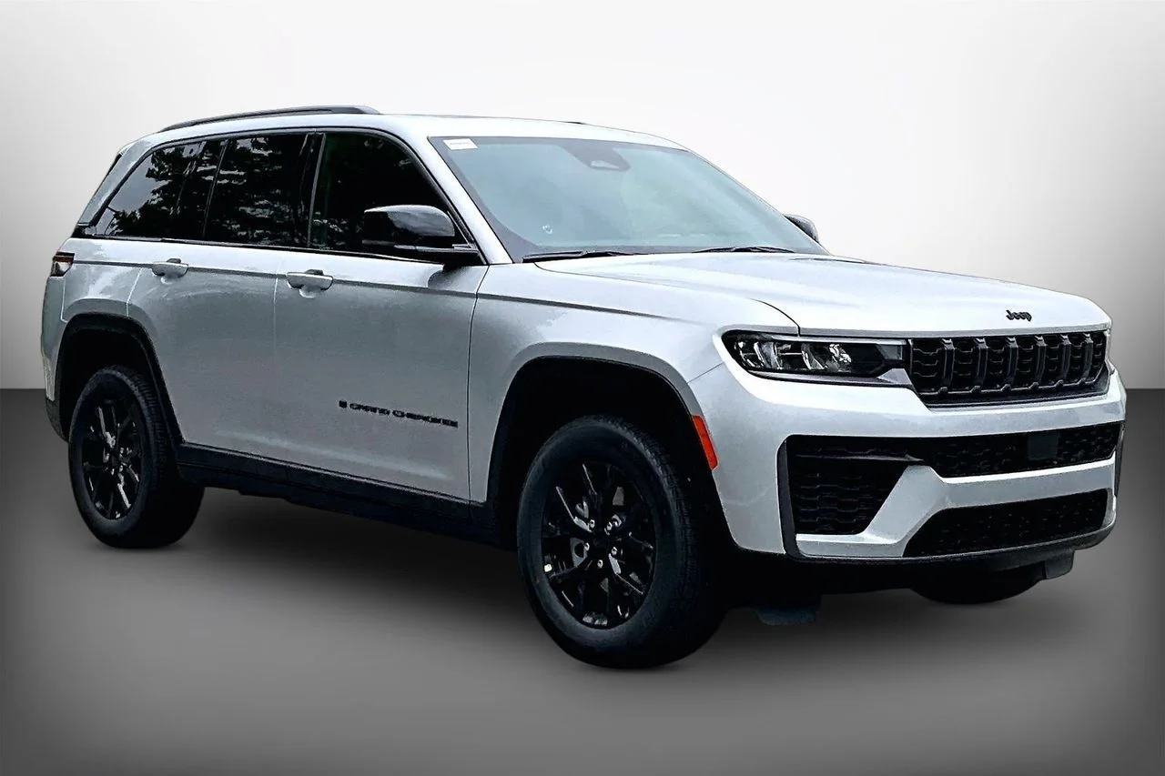 New 2026 Silver Zynith Jeep Altitude image 2
